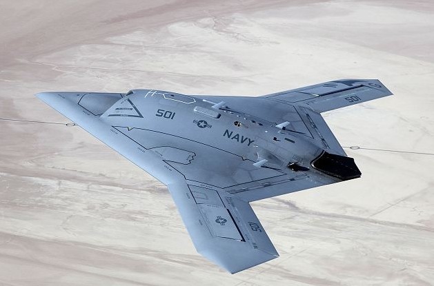 美国海军X-47B隐形无人机将进行首次航母操控试验