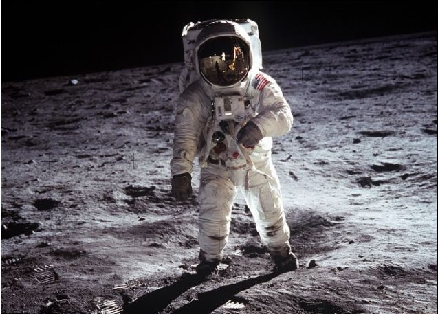 美国私人公司开发月球双人游 票价15亿美元8年内启程