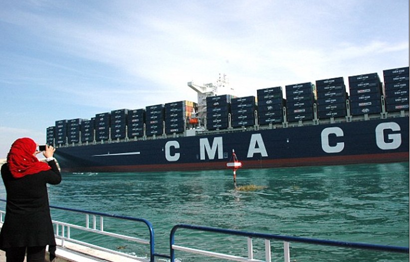 世界最大集装箱货船完成处女航 满载圣诞礼品抵英港口