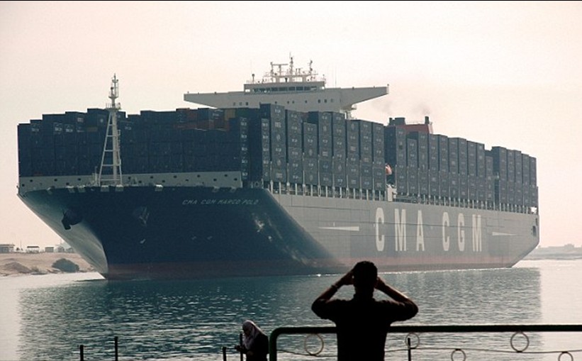 世界最大集装箱货船完成处女航 满载圣诞礼品抵英港口