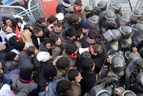 土耳其一监狱外爆发大规模游行 囚犯涉嫌反政府案件