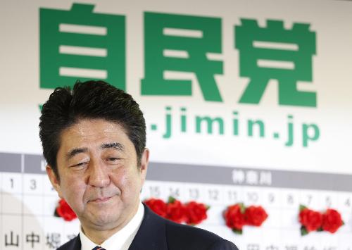 即将二度出任首相 日本民众对安倍晋三褒贬不一