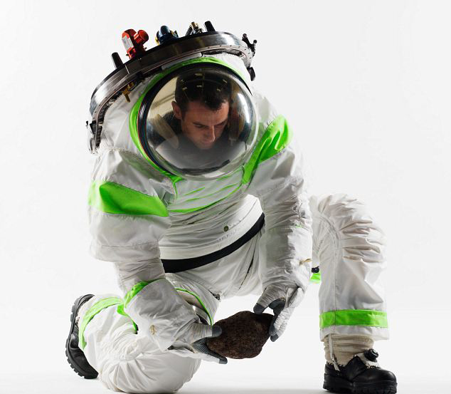 NASA公布新一代宇航服原型设计 造型酷似动画片主角