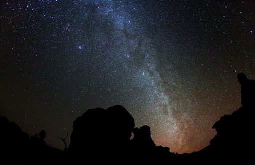 美国西南部国家公园沙漠夜景 广阔浩瀚夜空灿烂