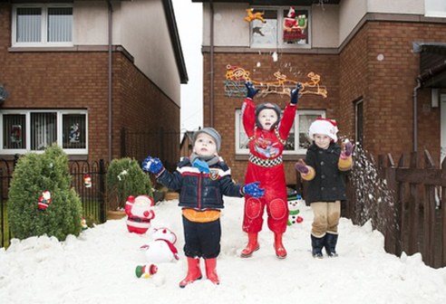 苏格兰3岁男童幸运中奖 实现白色圣诞愿望