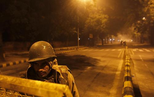 印度轮奸案示威演变成骚乱 警方射杀一名记者