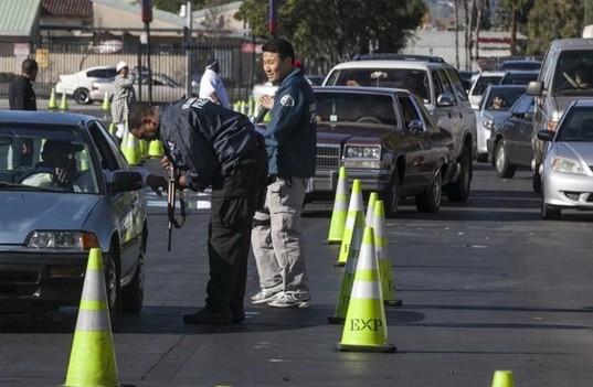 洛杉矶枪支回收活动排长队 收枪总数超过1500