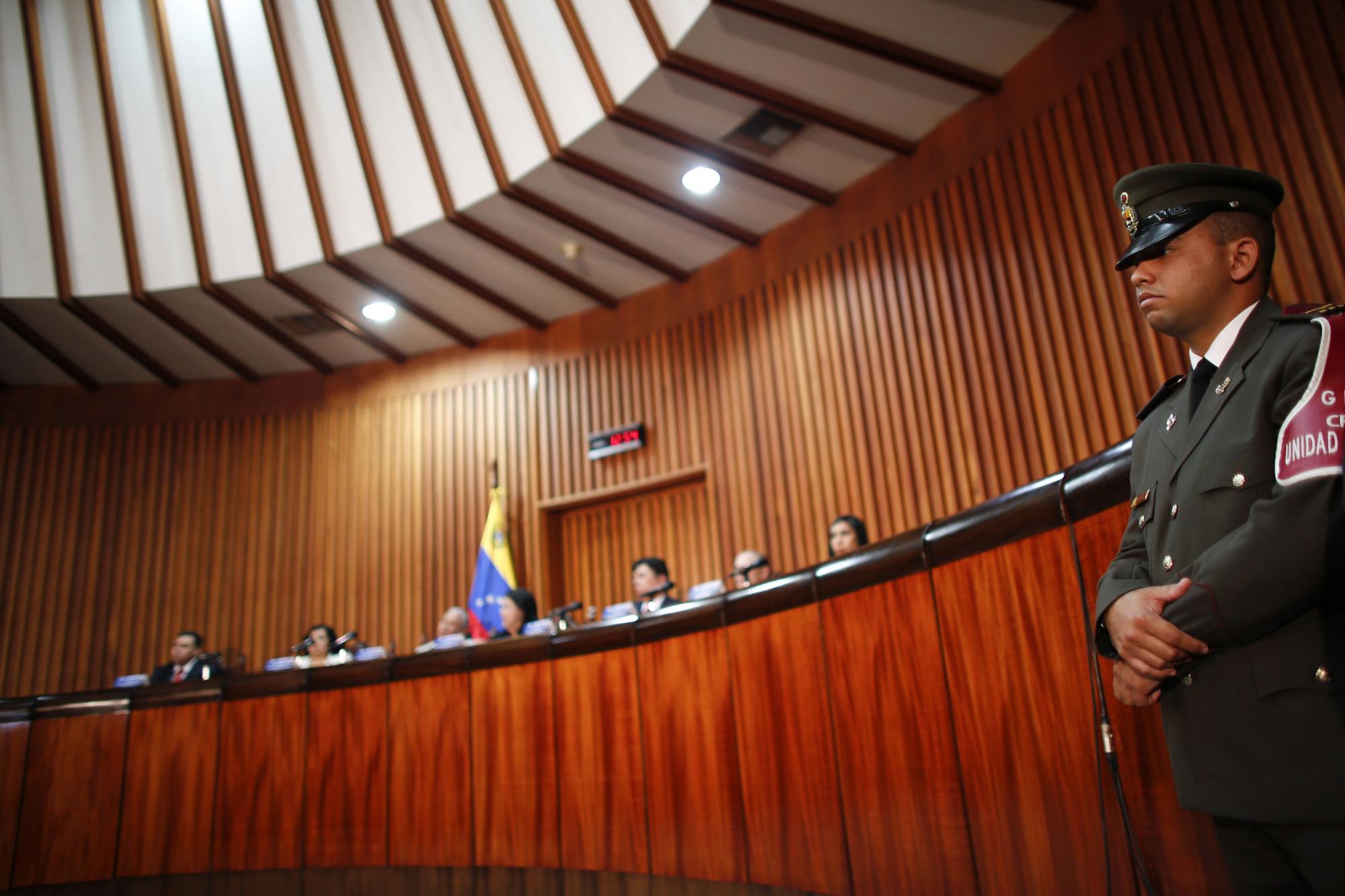 委内瑞拉最高法院裁定查韦斯延期宣誓 反对派接受