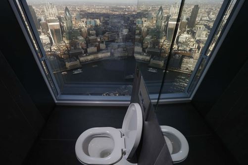 英国最高厕所下月开放 游客“方便”时可观美景