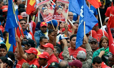 委内瑞拉逾10万民众游行 替查韦斯“宣誓就职”