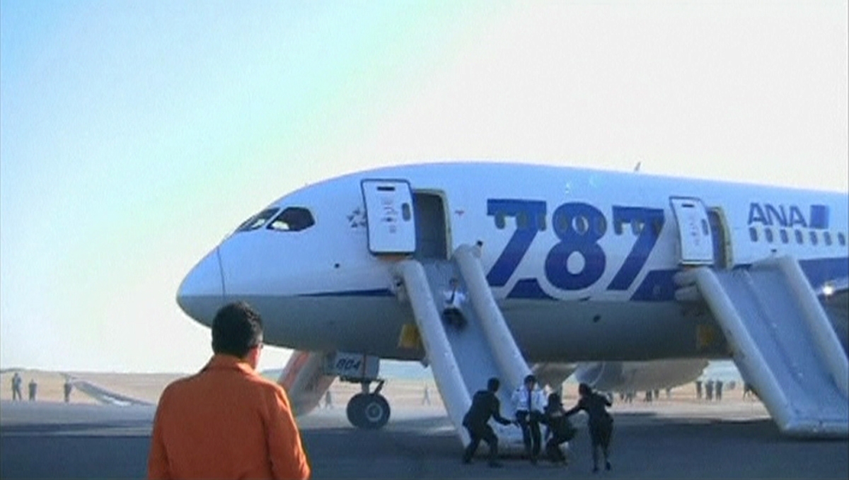 全日空一波音787飞机因遭遇故障紧急迫降 致5人受轻伤