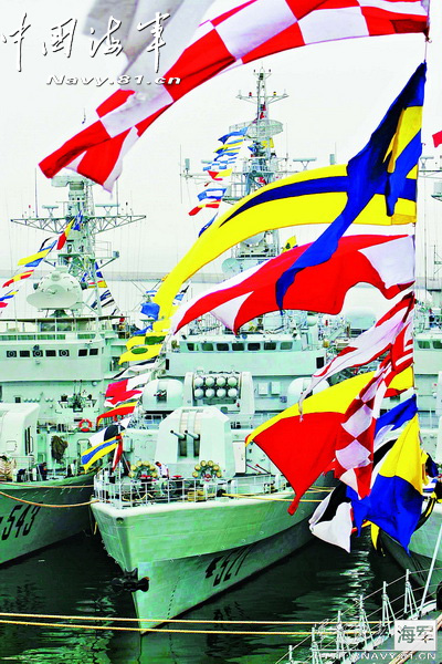高清：图片揭秘中国海军部队旗语信号
