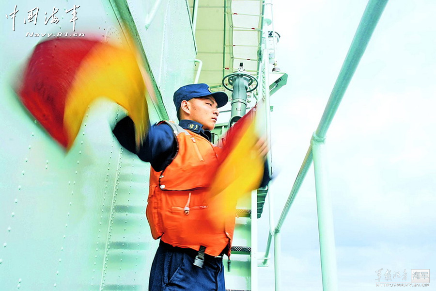 高清：图片揭秘中国海军部队旗语信号