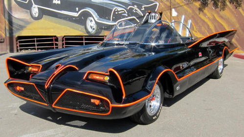 蝙蝠侠原版车拍得462万美元 配有激光能放烟雾