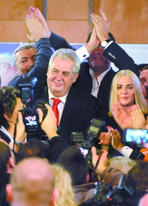 捷克左翼前总理当选首位直选总统 对手指责其靠“诋毁他人”获胜