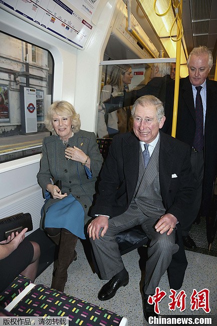 查尔斯夫妇乘地铁庆祝伦敦地铁开通150年