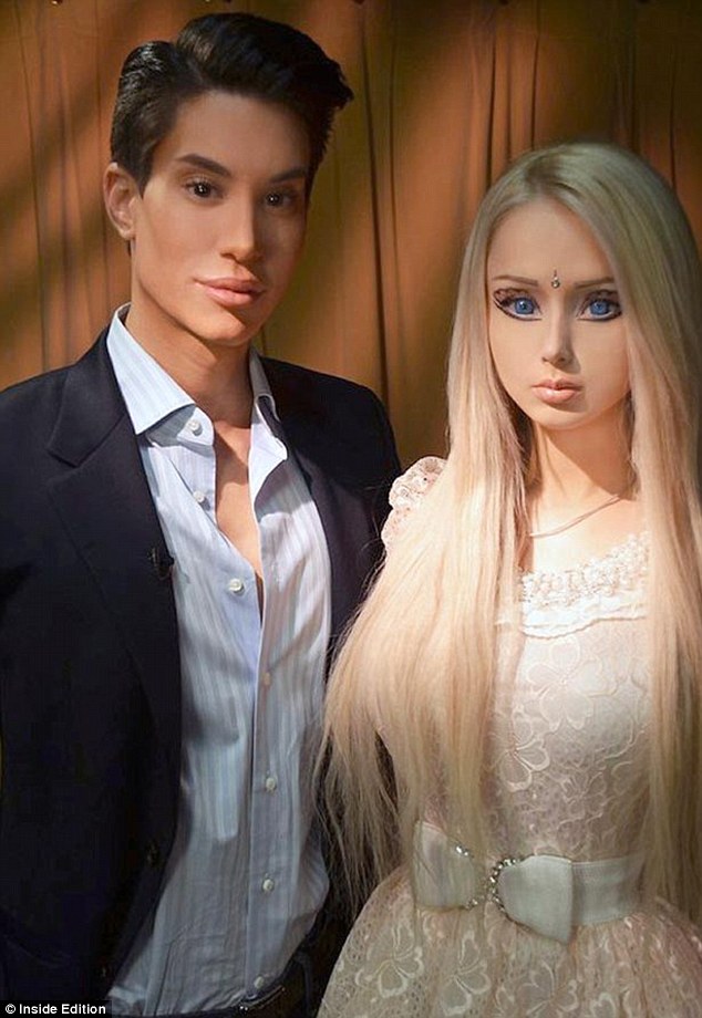 真人版“芭比娃娃和男友肯”初次会面 互相攻讦