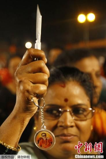印度黑公交轮奸案5名成年被告否认全部罪名