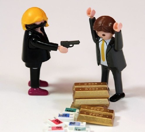用积木搭出一场银行抢劫案！德国玩具套装引争议