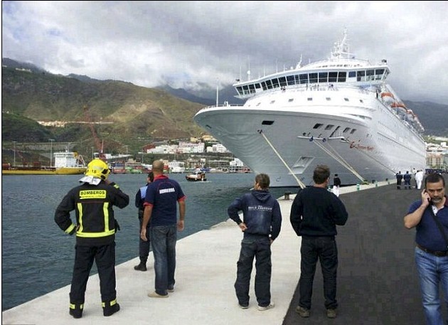 英邮轮应急演习出意外 救生艇坠海致8人死伤