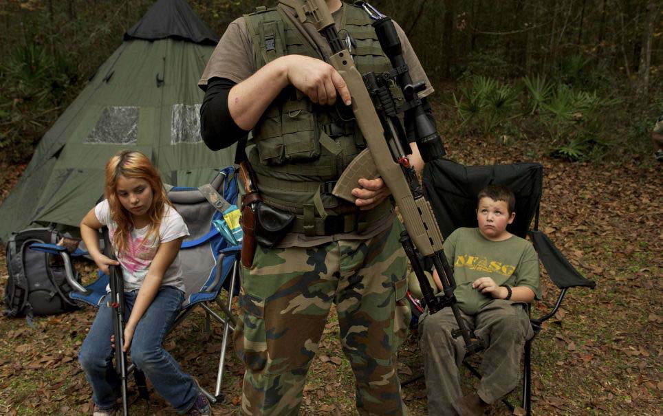 美训练营教你应对世界末日 儿童学用突击步枪