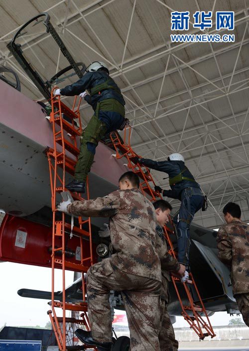 直击广空苏30战机空空对抗训练