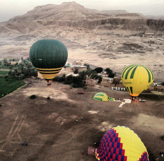 埃及发生热气球坠毁事故 19名外国游客遇难包括9名香港人