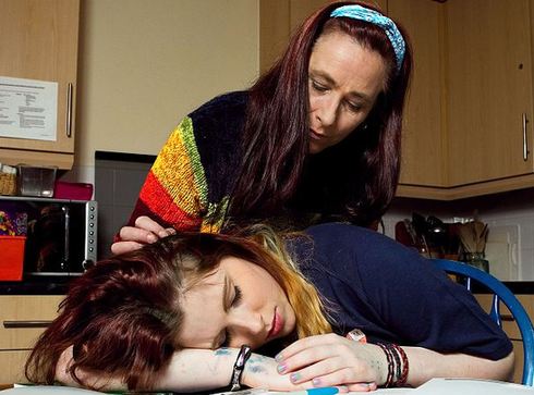 英国少女患罕见“睡美人综合症” 一觉能睡44天
