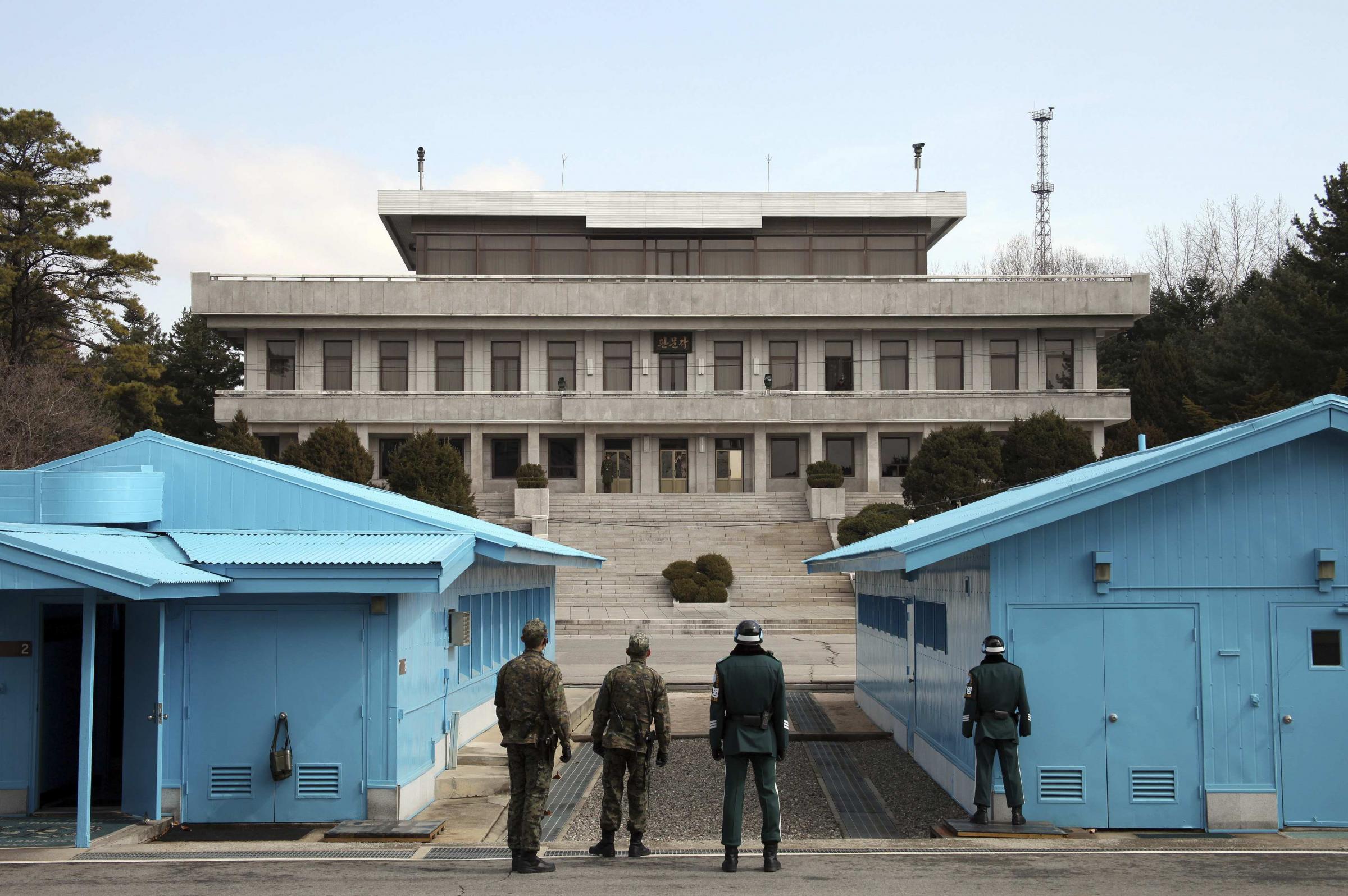 朝鲜百万学生自愿报名参军 韩国调查敏感时期高官打高尔夫
