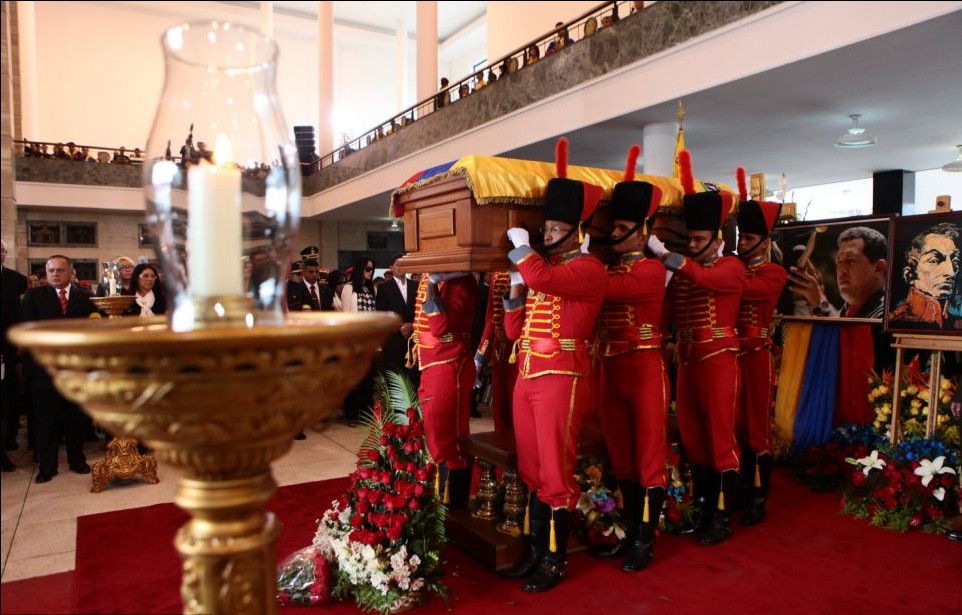查韦斯灵柩被移至革命博物馆 其遗体不再永久保存