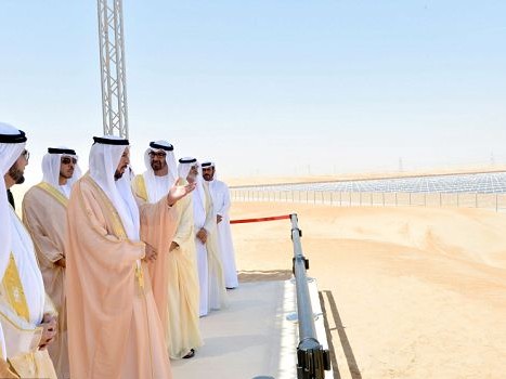 世界最大太阳能发电站落户阿联酋 为两万家庭供电