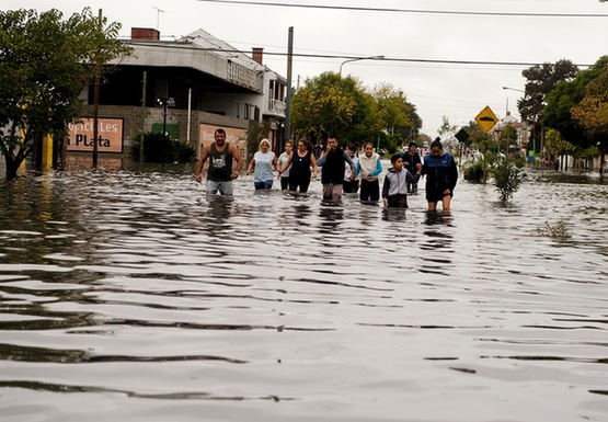 阿根廷首都及周边省份遭遇特大洪水