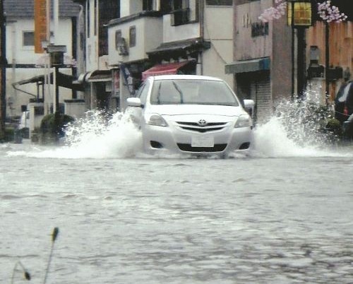 日本暴风极端天气已致3人死亡