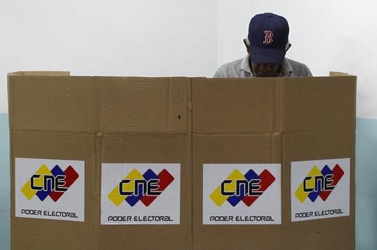委内瑞拉大选投票结束 结果将在几小时内公布