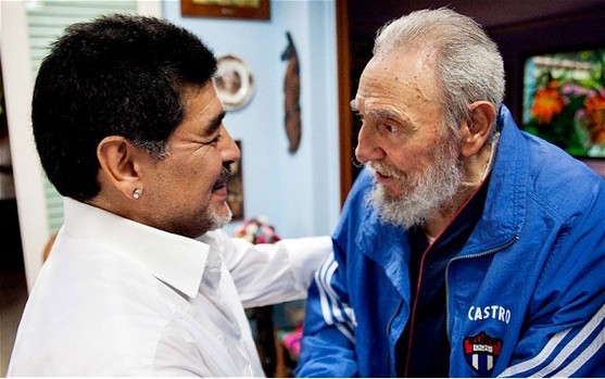 阿根廷球王马拉多纳探访古巴前领导人卡斯特罗