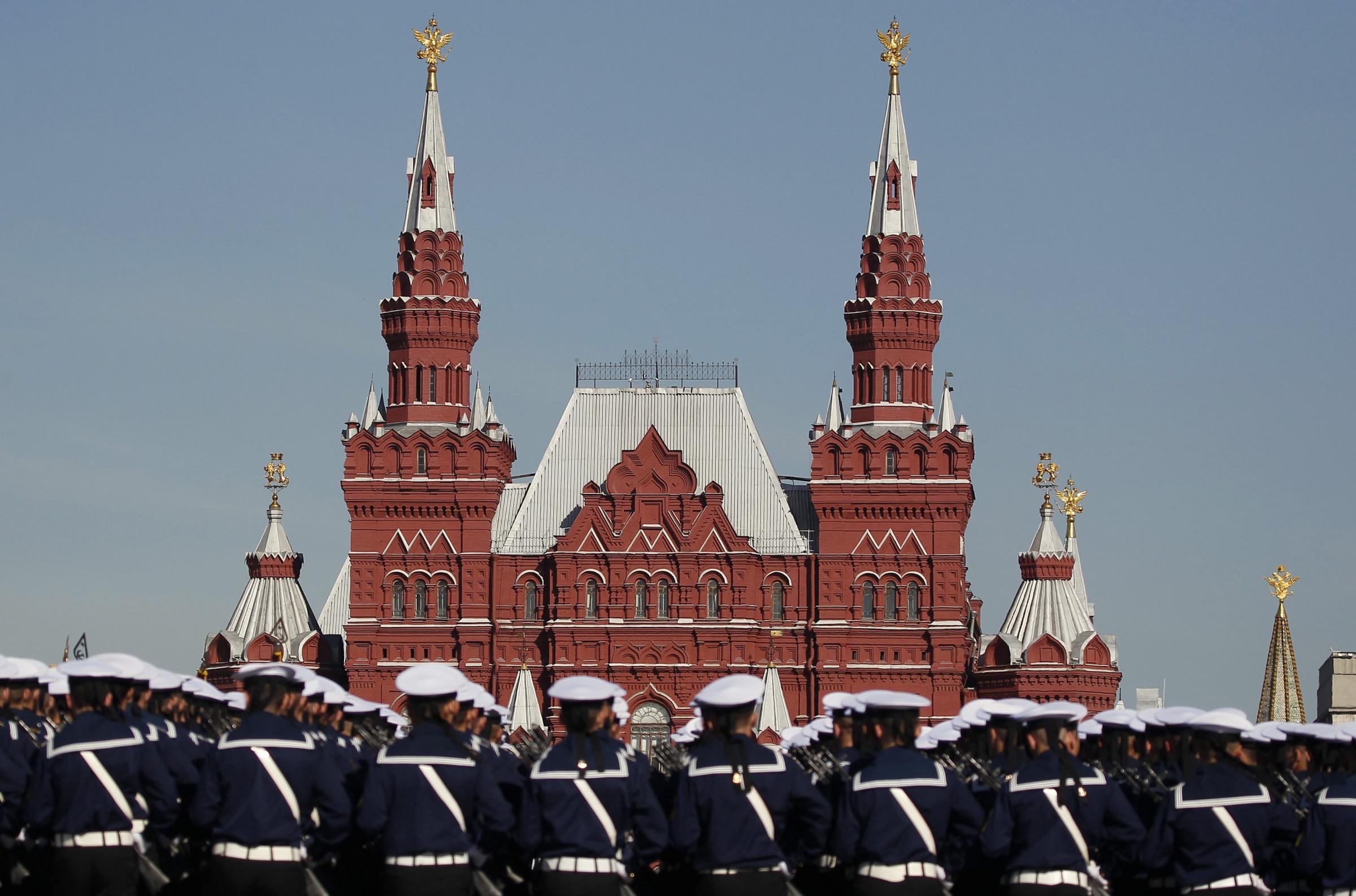 俄罗斯举行胜利日阅兵式 百件先进军事装备亮相