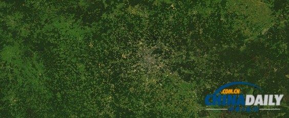 30万张卫星照片拼成无云地图集 提供俯瞰独特视野