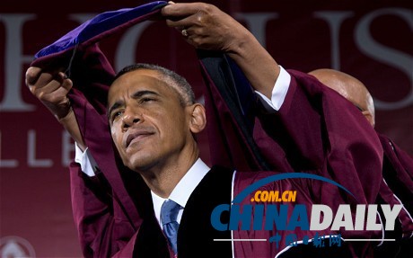 奥巴马喜获荣誉博士学位 米歇尔鼓励毕业生勇敢追梦