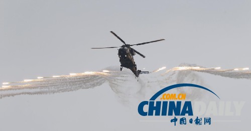 韩国首款国产军用直升机投产 朴槿惠观摩庆祝活动