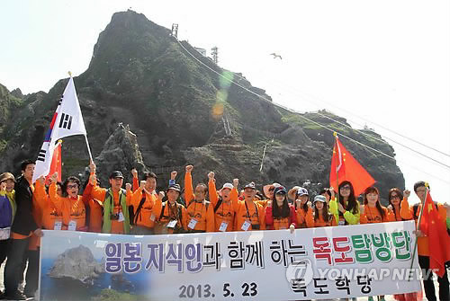 日本多名学者登上独岛高呼“独岛属于韩国”