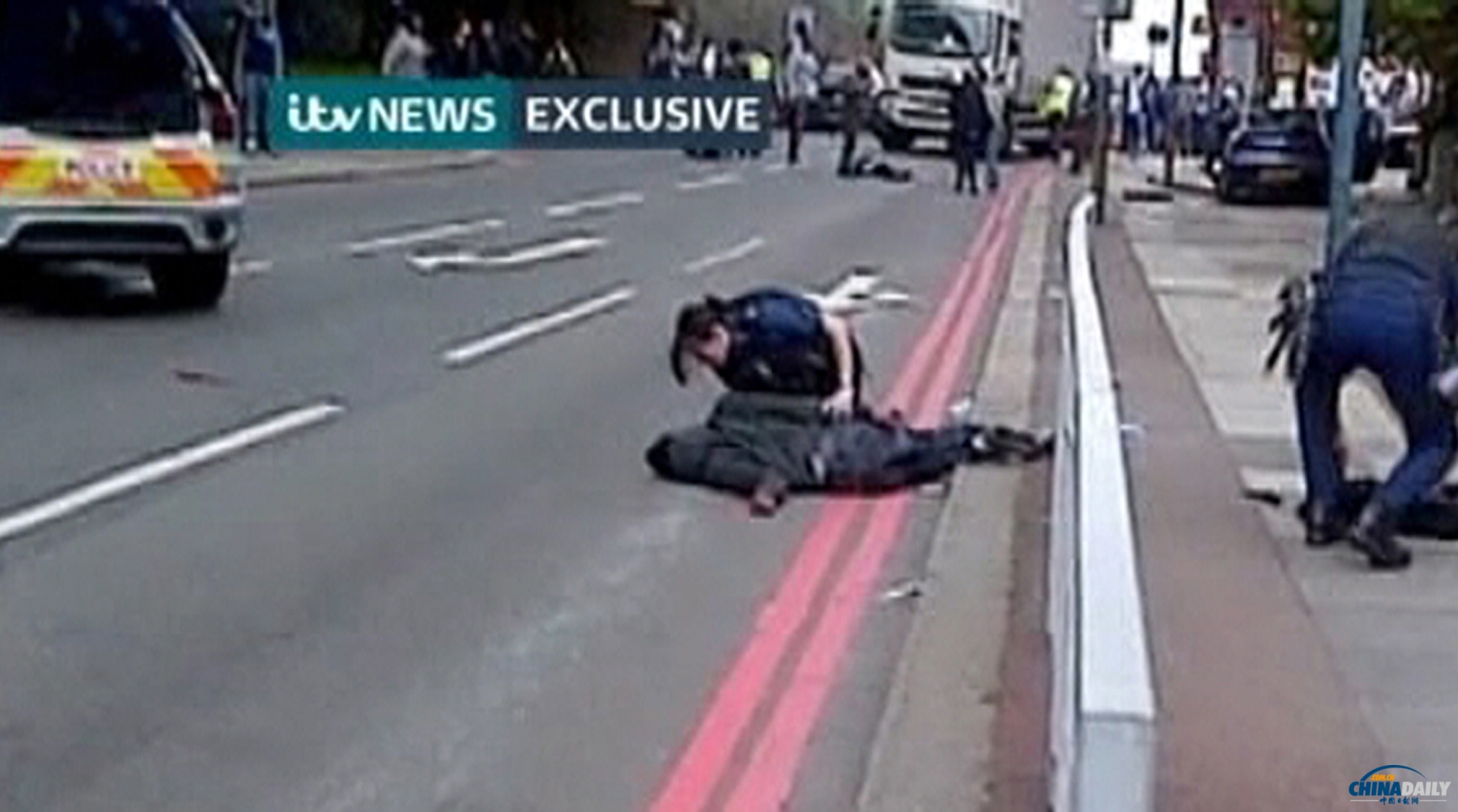 伦敦街头发生野蛮凶杀事件 卡梅伦称不屈服于恐怖分子