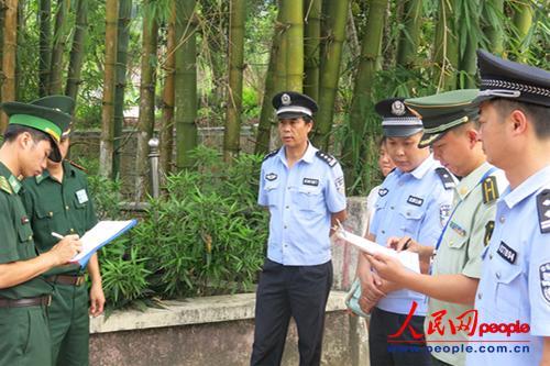 中国边防警察遣返22名越南籍“三非”人员(图)