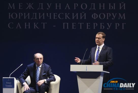 俄总理承认下野可能性 称不后悔未连任总统