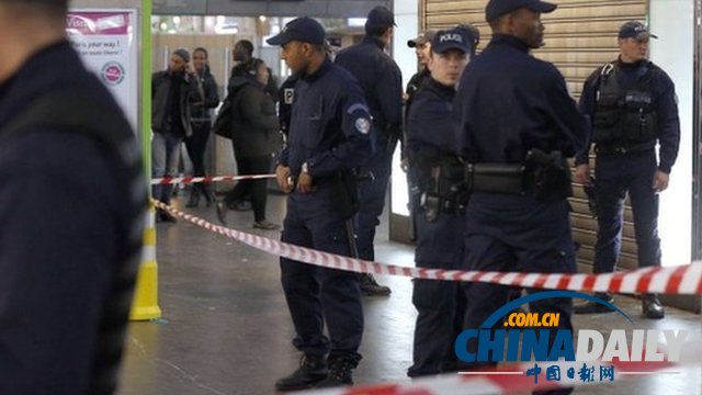 法国反恐部门调查士兵遇袭案 借助监控录像开展围捕