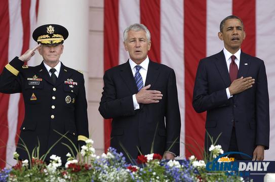 美国阵亡将士纪念日：奥巴马前往公墓献花圈