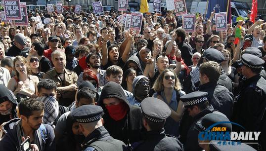 伦敦爆发反右翼示威 反对排斥穆斯林和外国移民