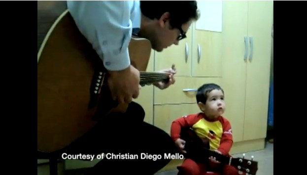 巴西1岁宝宝与父亲合唱视频蹿红
