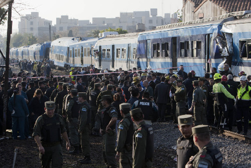 阿根廷首都火车相撞已致3人死亡