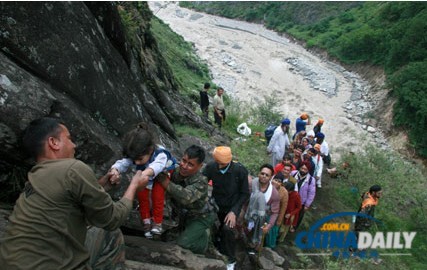 印度北部洪水已致120人死亡 大批游客被困