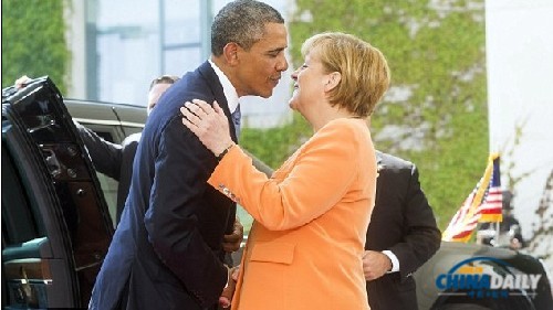米歇尔携爱女参观柏林大屠杀纪念馆 奥巴马妹妹同行